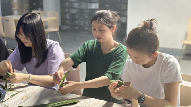 粽葉飄香，端午安康——甘肅建科院工會(huì)組織開(kāi)展端午節(jié)包粽子活動(dòng)