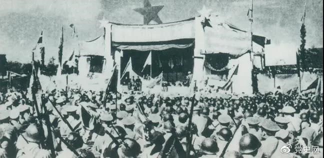 1950年5月19日，人民解放軍解放舟山群島。圖為舟山軍民舉行慶祝解放大會。