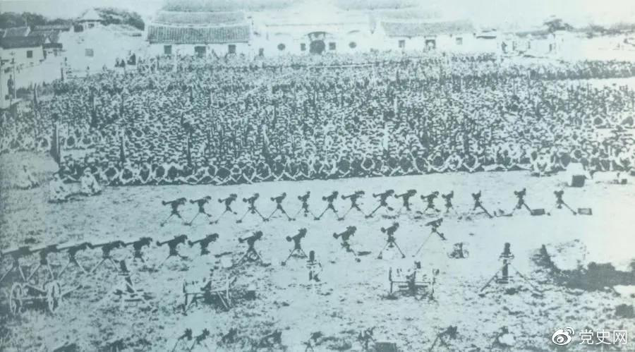 1932年4月20日，由紅一軍團(tuán)和紅五軍團(tuán)組成的東路軍攻占漳州，圖為攻占漳州后的部隊(duì)情形。