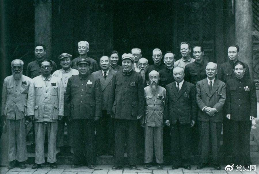 1949年7月5日，新政治協商會議籌備會常務委員合影。