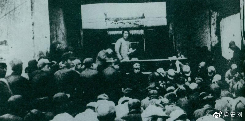 1935年12月27日，毛澤東在陜北瓦窯堡黨的活動(dòng)分子會(huì)議上作《論反對(duì)日本帝國(guó)主義的策略》報(bào)告。
