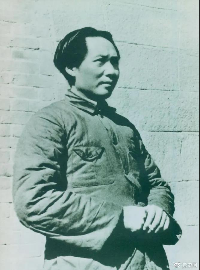 1936年2月至5月，毛澤東、彭德懷率軍進(jìn)行了東征戰(zhàn)役。圖為指揮東征戰(zhàn)役時(shí)的毛澤東。